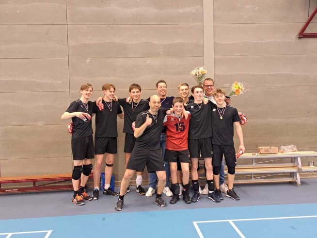 9499a149c345d4f9204fdb9bc979460b_w654_h800 image Voko/Atak kampioen 3e klasse